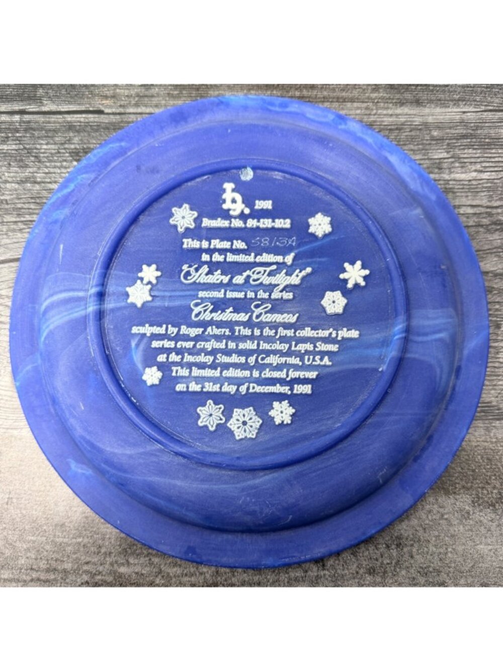 Incolay Christmas Cameo Collector Plate Sleigh Scene 1991 Skaters at Twilight - Picture 3 of 3